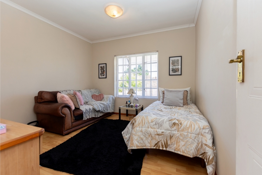 5 Bedroom Property for Sale in Middedorp Western Cape